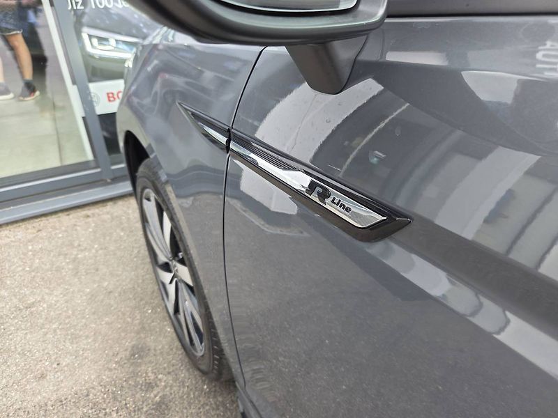 Volkswagen Touran (2026) 1.5 TSI R-line DSG 7míst - fotka 8 z 46