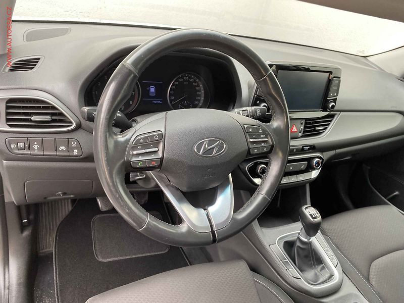 Hyundai i30 (2020) 1.4 T-GDi, ČR, Trikolor, AC - fotka 13 z 17