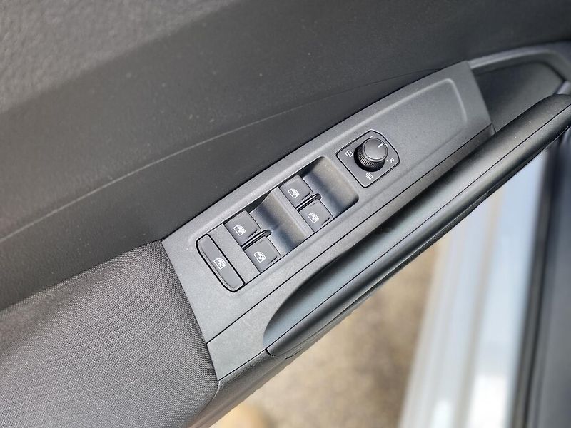 Škoda Fabia 1,0 MPI 59 kW Selection - fotka 11 z 26