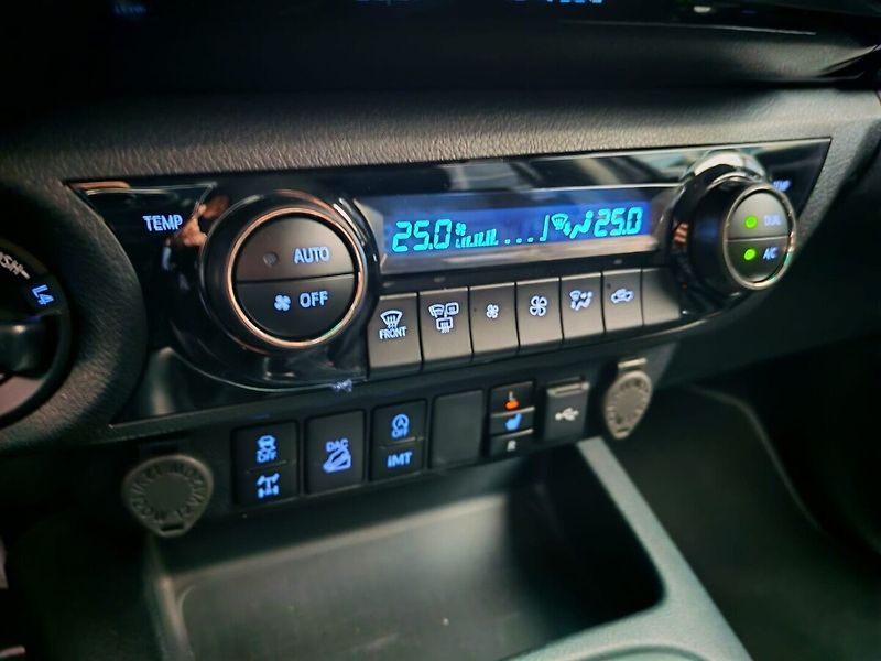 Toyota Hilux Arctic Trucks AT 35 - fotka 17 z 24