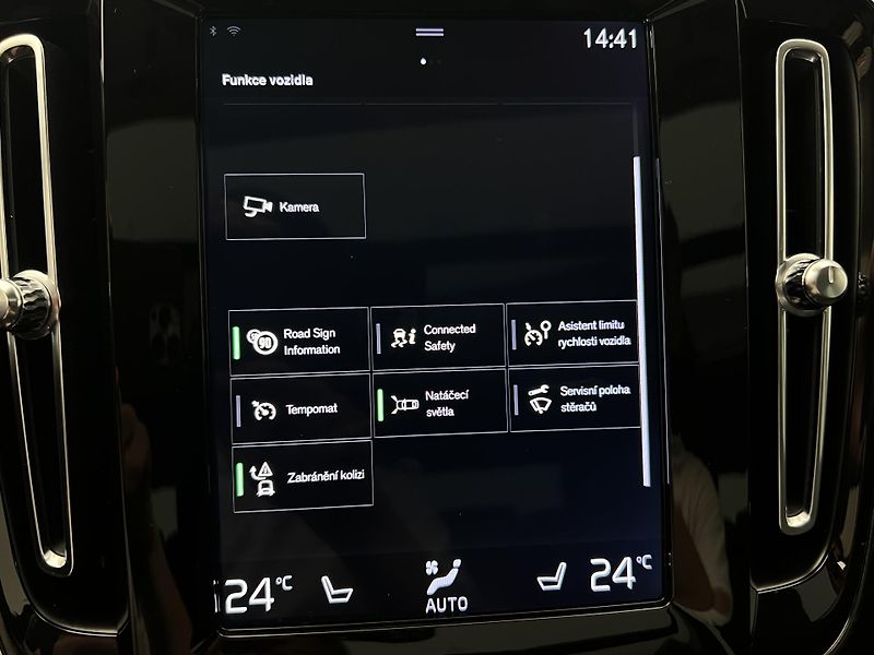 Volvo XC40 T4 INSCRIPTION AUT - fotka 29 z 44