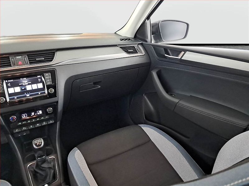 Škoda Rapid (2017) 1.0 TSI, Navi, Bi-Xenony - fotka 8 z 20
