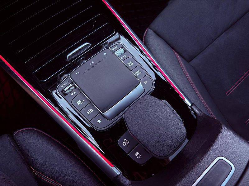 Mercedes-Benz GLB 35 AMG 4Matic 8G, ČR, 1.Maj, S - fotka 27 z 32