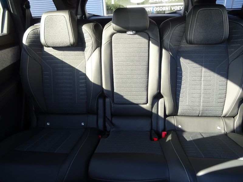 Peugeot 5008 (2026) GT Hybrid 145k SUMMER BLUE - fotka 17 z 50