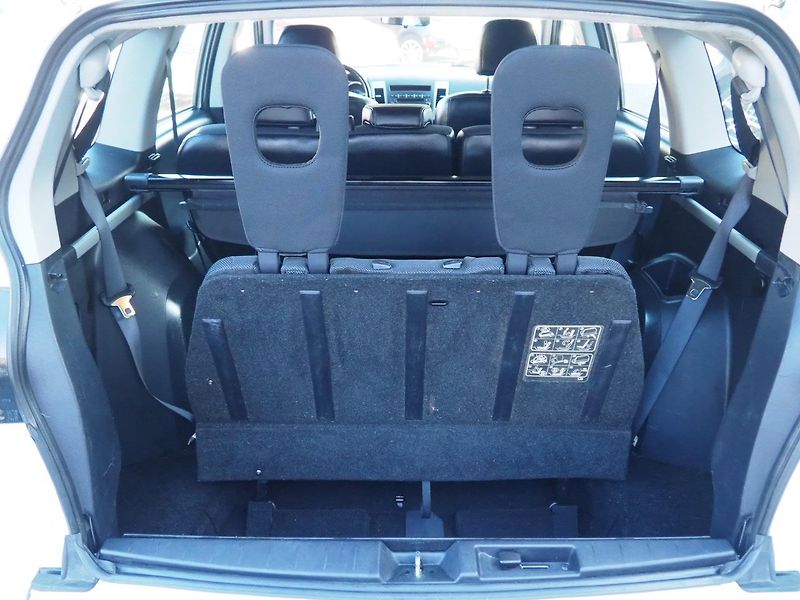 Peugeot 4007 (2010) 2.2 HDI, 115 kW, 4x4, 7 míst - fotka 14 z 39