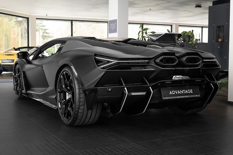 Lamborghini Revuelto - fotka 4 z 4