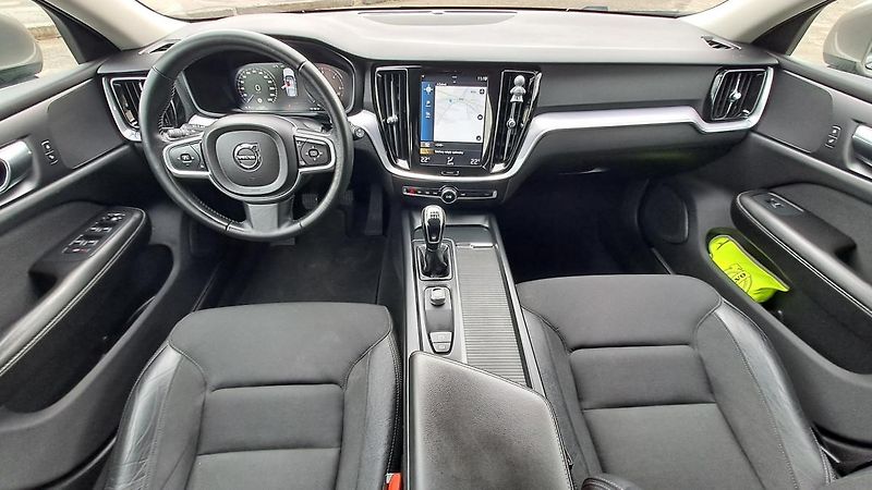 Volvo V60 2.0 D3 Momentum NAVI - fotka 16 z 31