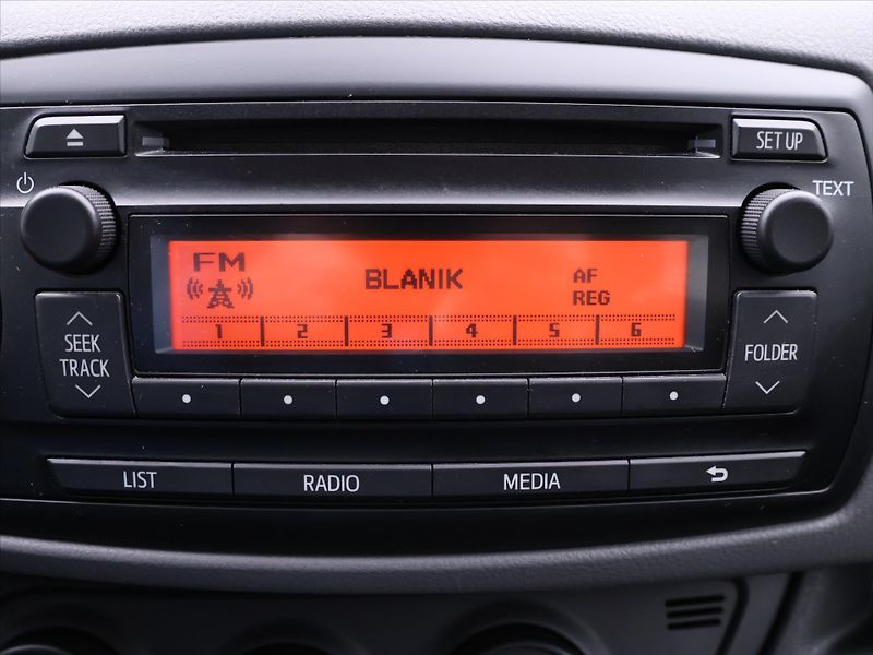 Toyota Yaris 1,0 VVT-i 51kW Entry Serv. kni - fotka 14 z 22