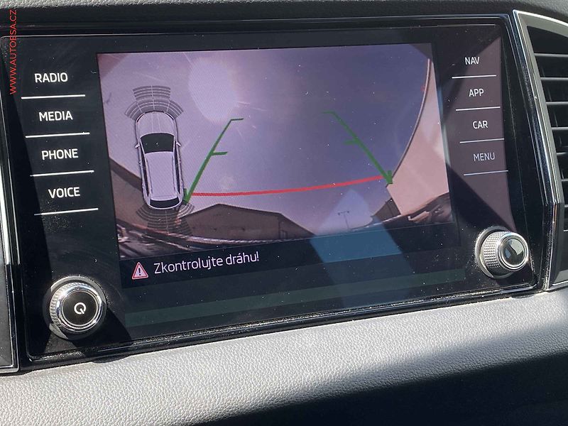Škoda Karoq (2019) 1.6 TDi, Ambition, DSG, navi - fotka 16 z 16