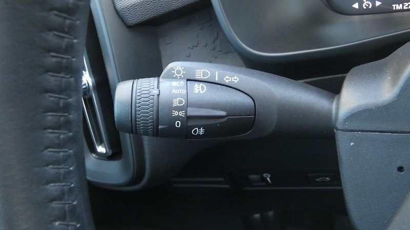 Volvo XC40 T2 FWD Momentum Core - fotka 10 z 21