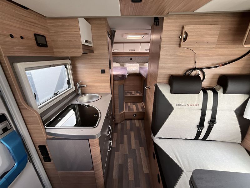 Weinsberg (2026) CaraCompact Suite PEPPER 640 M - fotka 13 z 19