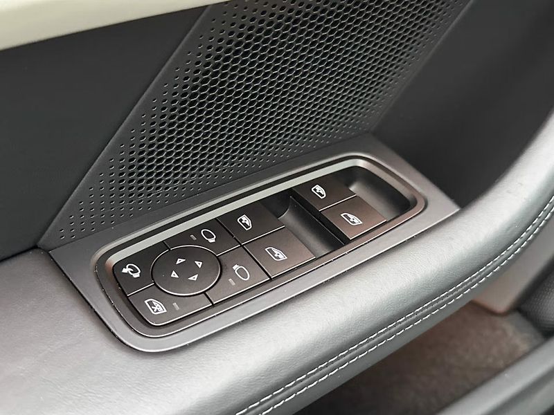 Porsche Taycan Sport Turismo HuD 360 Inno Chr - fotka 18 z 20