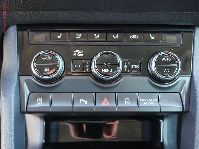 Škoda Karoq (2019) 1.5 TSi, DSG, LED, navi - fotka 14 z 19