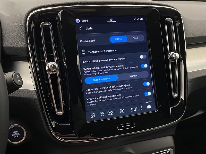 Volvo XC40 (2026) B4 AUT DARK PLUS - fotka 47 z 61