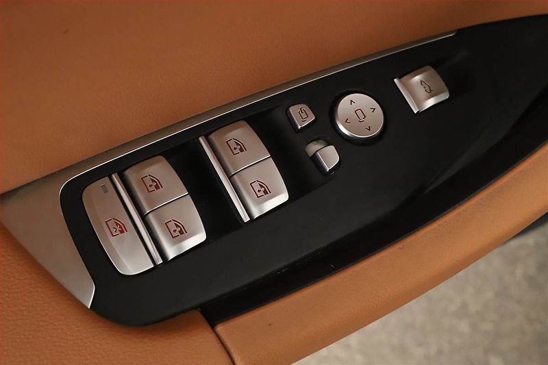 BMW iX3 (2022) 80 kWh, SoH 99% - fotka 9 z 20