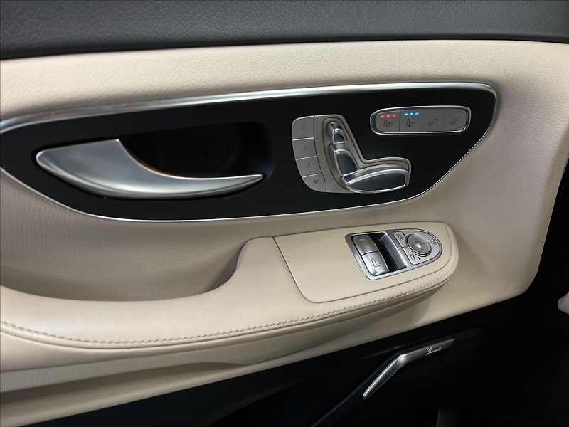 Mercedes-Benz Třídy V 300D 4MATIC EXCLUSIVE Airmatic - fotka 12 z 28