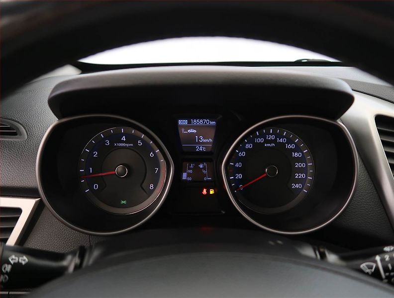 Hyundai i30 (2014) 1.4 CVVT, Tempomat - fotka 11 z 17