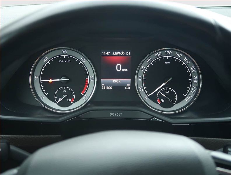 Škoda Superb (2017) Laurin&Klement 2.0 TDI 4x4 - fotka 11 z 22