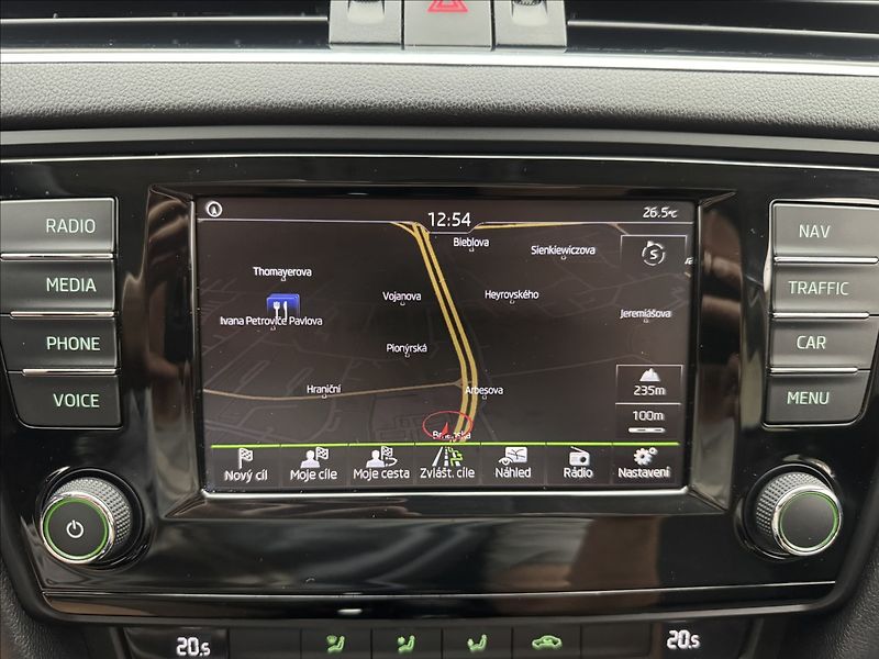 Škoda Octavia 1,6 TDi 6ST. MAN. NAVI SENZORY - fotka 15 z 33