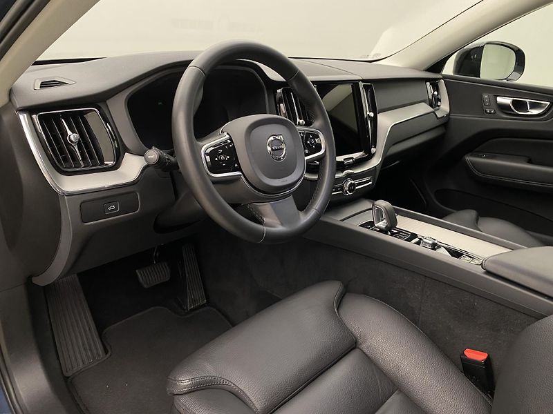 Volvo XC60 B4 AWD DARK PLUS AUT CZ - fotka 4 z 60