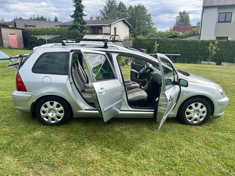Peugeot 307 2.0HDI 66KW,PANORAMA,TZ,1MAJDR - fotka 32 z 46