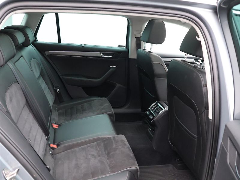 Škoda Superb 2,0 TSI 206kW Scout 4x4 DSG - fotka 13 z 35