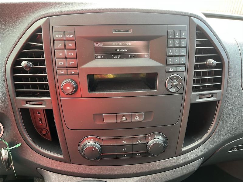 Mercedes-Benz Vito 1,8 110CDi LONG KLIMA ČR1M DPH - fotka 13 z 36