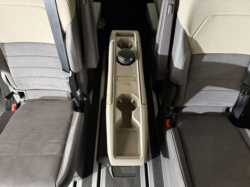 Volkswagen Multivan T7 eHybrid 4Motion Style TOP - fotka 25 z 47