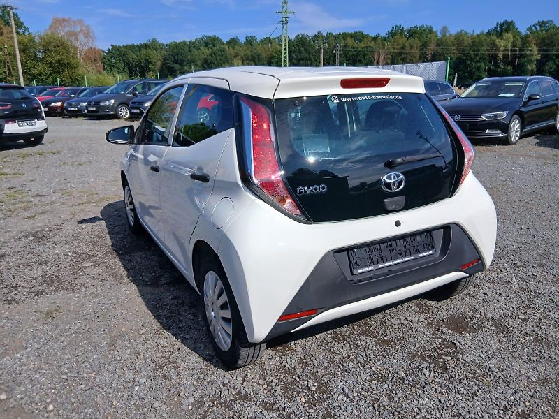 Toyota Aygo 1.0, 51 kW, klima - fotka 14 z 38