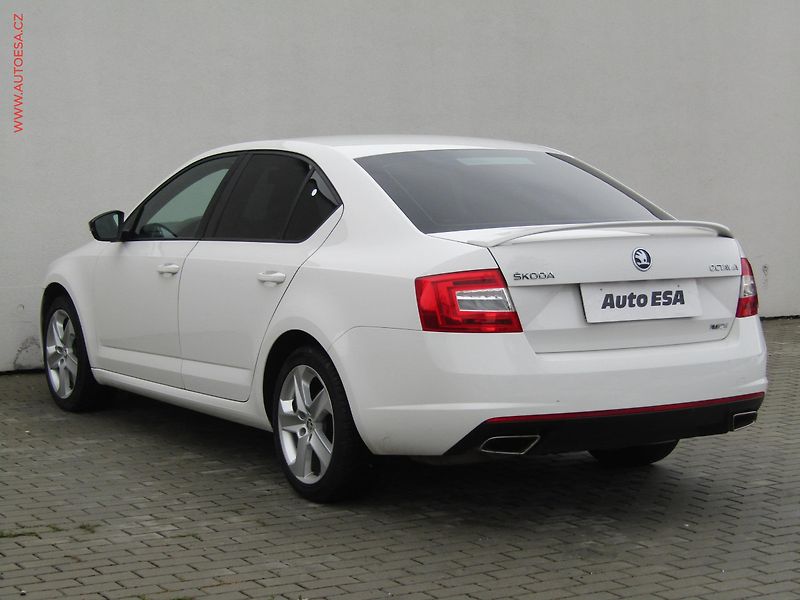 Škoda Octavia (2014) 2.0TDi, ČR, bixen, autoAC - fotka 6 z 16