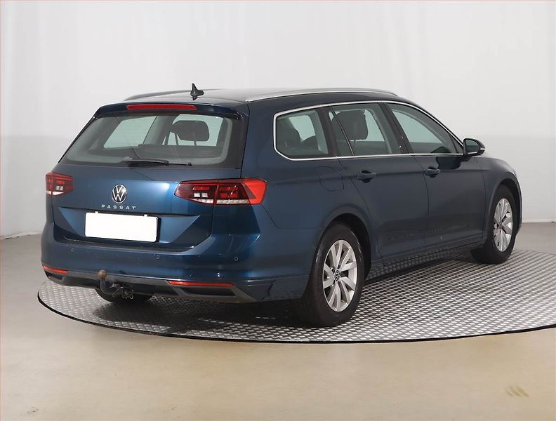 Volkswagen Passat (2021) Business 2.0 TDI, Automat - fotka 5 z 27