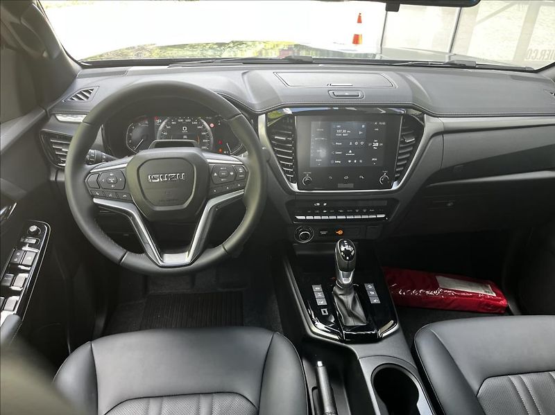 Isuzu D-Max 2,2 Double Cab  8A/T LSE MY26 - fotka 11 z 39
