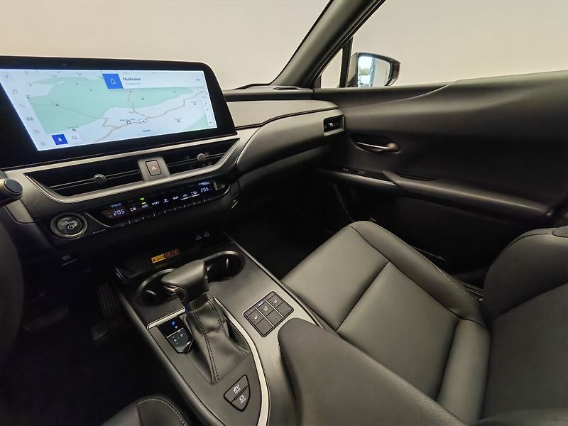 Lexus UX 250h 250h 2WD F Sport Design Plus - fotka 40 z 43