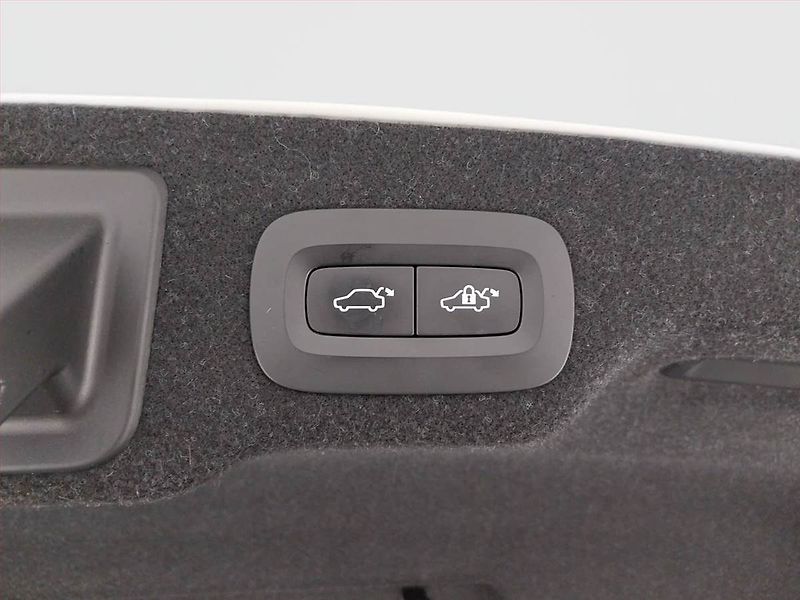 Volvo S90 (2017) D4, Automat, Kůže, Navi - fotka 16 z 22