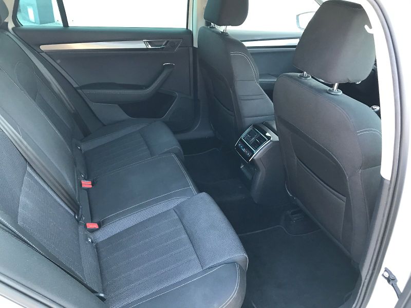 Škoda Superb (2022) COM GRT STY TD 110/2.0 6MP - fotka 14 z 26