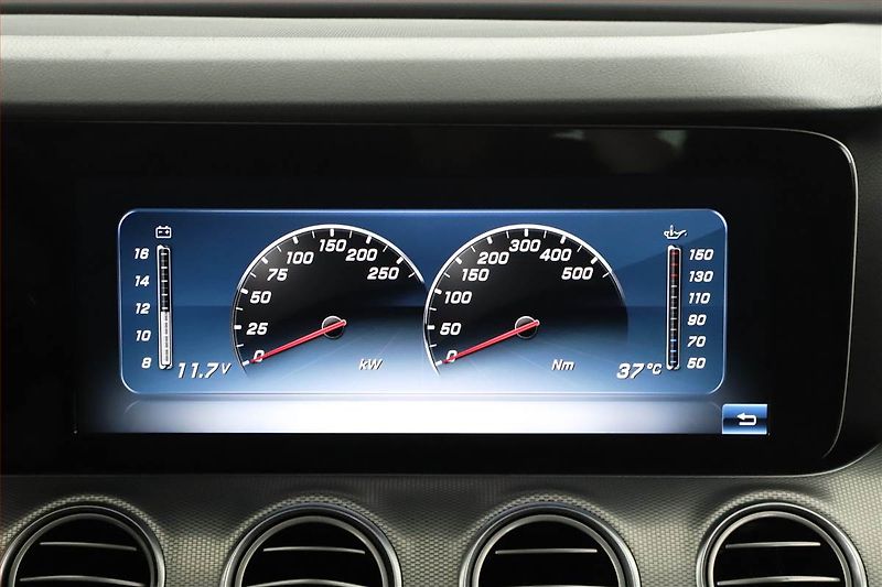 Mercedes-Benz Třídy E (2017) AMG Paket E 400 4MATIC - fotka 20 z 29