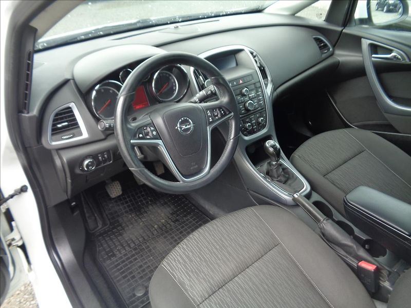 Opel Astra 1,7 - fotka 14 z 17