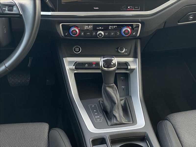 Audi Q3 1,5 TFSI AT7 S line Gravity - fotka 13 z 23