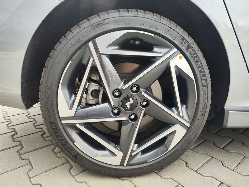 Hyundai i30 1.5  T-GDI/103kW N-Line DCT - fotka 34 z 35