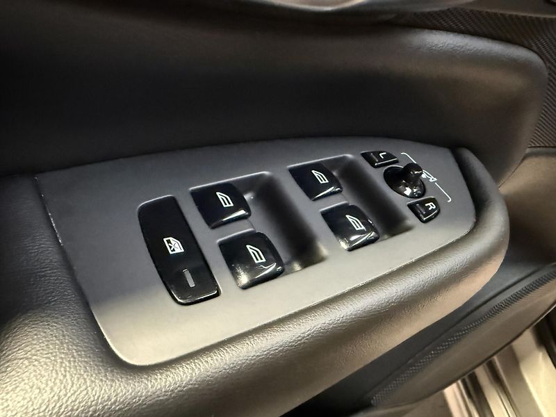 Volvo XC90 B5 AWD diesel Inscription Auto - fotka 10 z 16