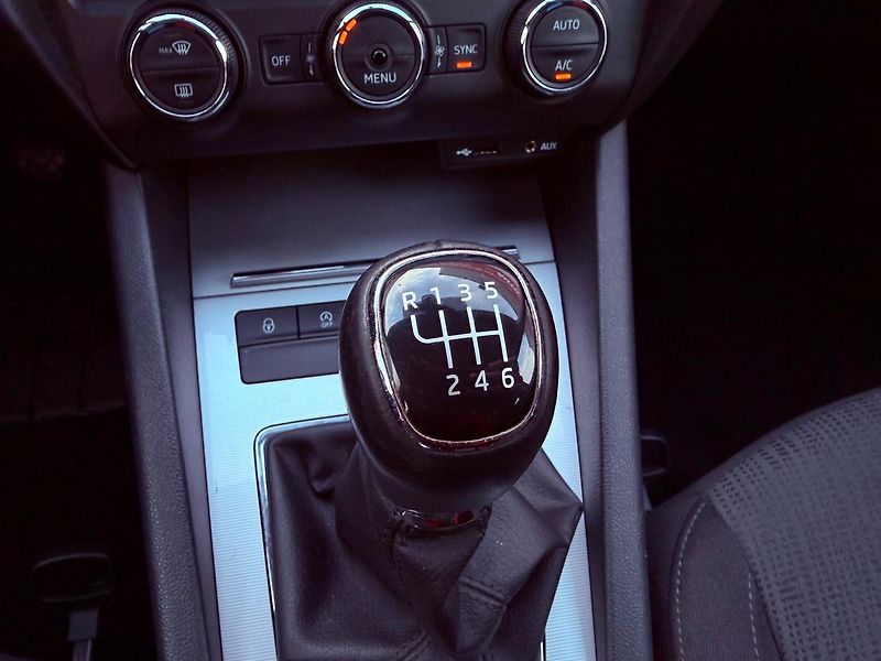 Škoda Octavia 2.0 TDi Style - fotka 22 z 26