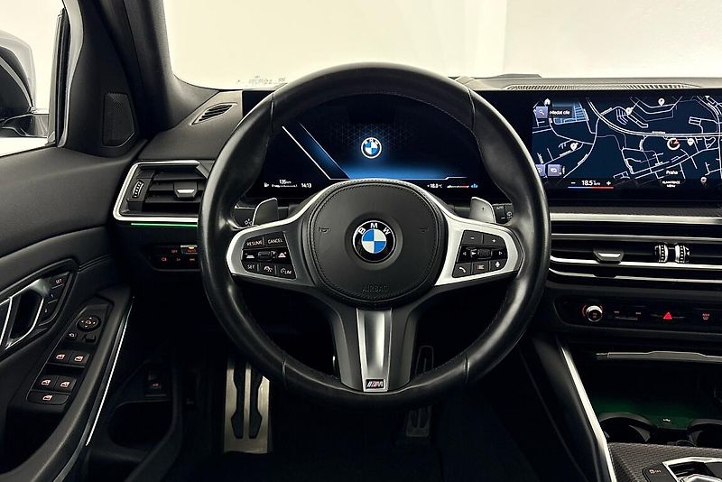 BMW Řada 3 řady 3 | 330d xDrive - fotka 22 z 27