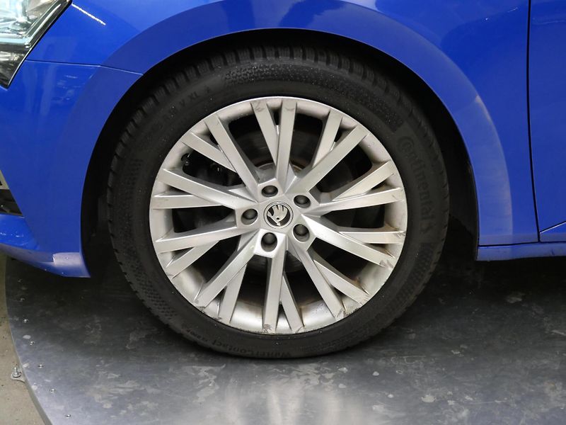 Škoda Superb - fotka 10 z 26
