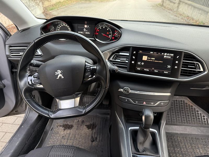 Peugeot 308 (2018) - fotka 6 z 17