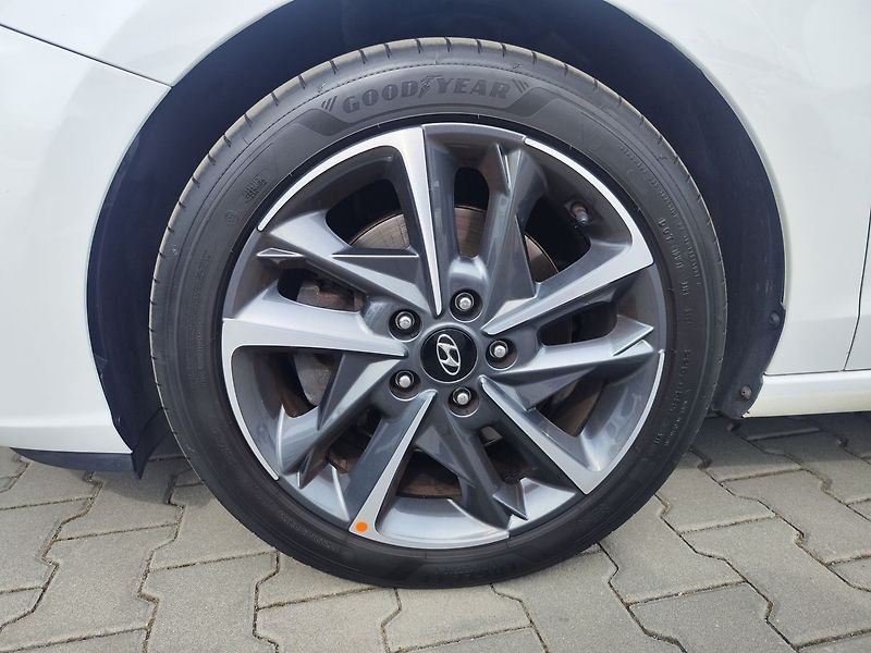 Hyundai i30 1.5 T -GDi/117kW Premium DCT - fotka 35 z 39