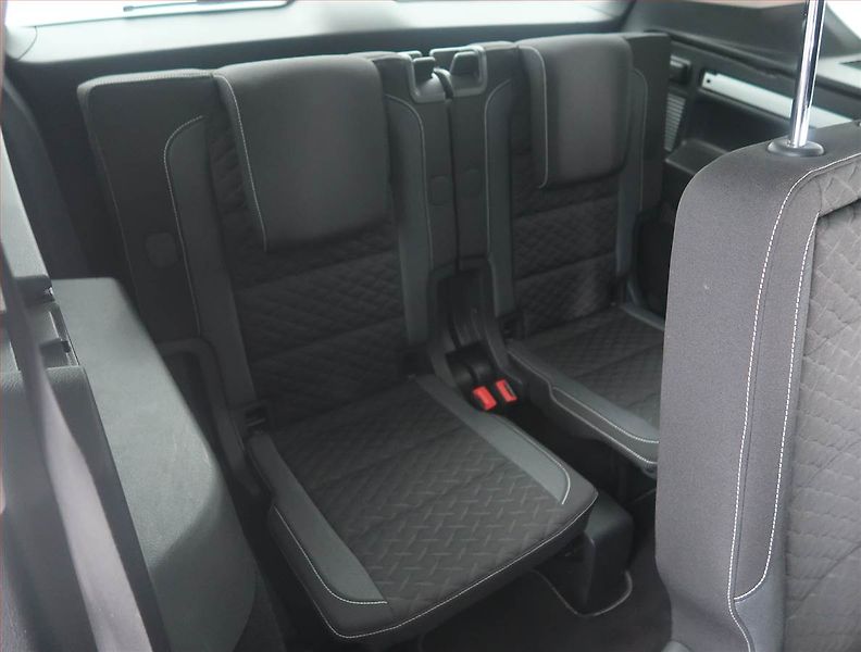 Volkswagen Touran (2018) 2.0 TDI, Automat, 7 míst - fotka 16 z 16