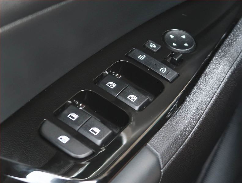 Kia Sportage (2023) 1.6 T-GDI MHEV - fotka 17 z 28