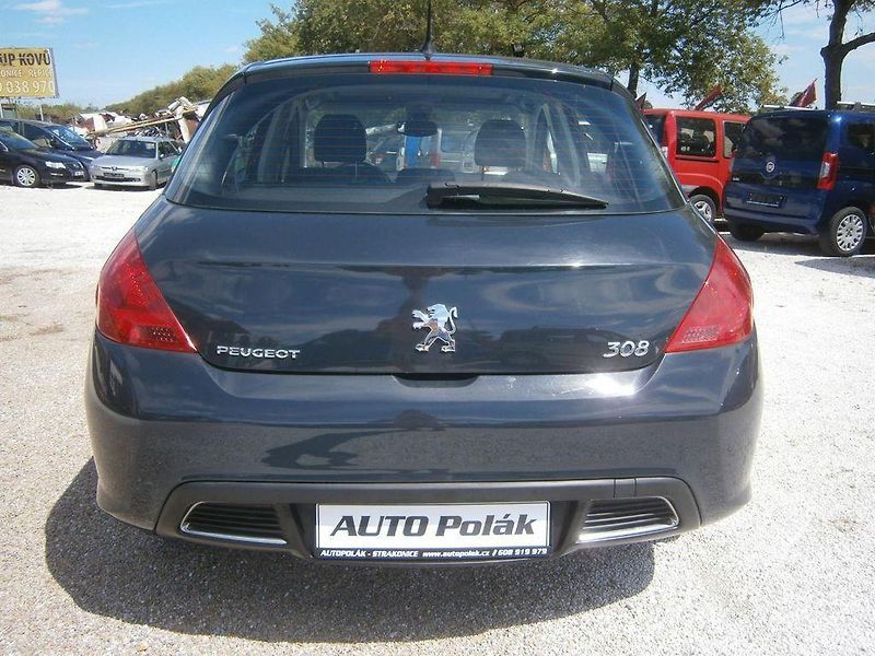 Peugeot 308 2.0 HDi - fotka 9 z 18