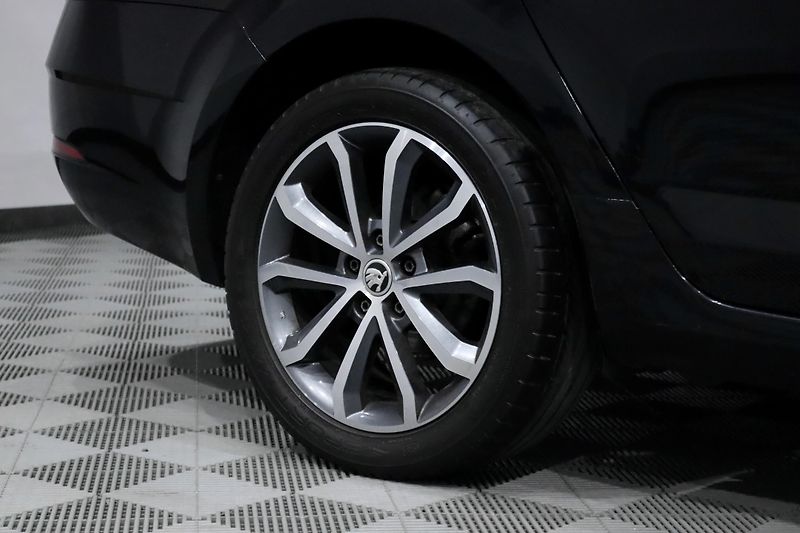 Škoda Octavia 3 FL Combi 1.5 TSI 110 kW - fotka 10 z 35
