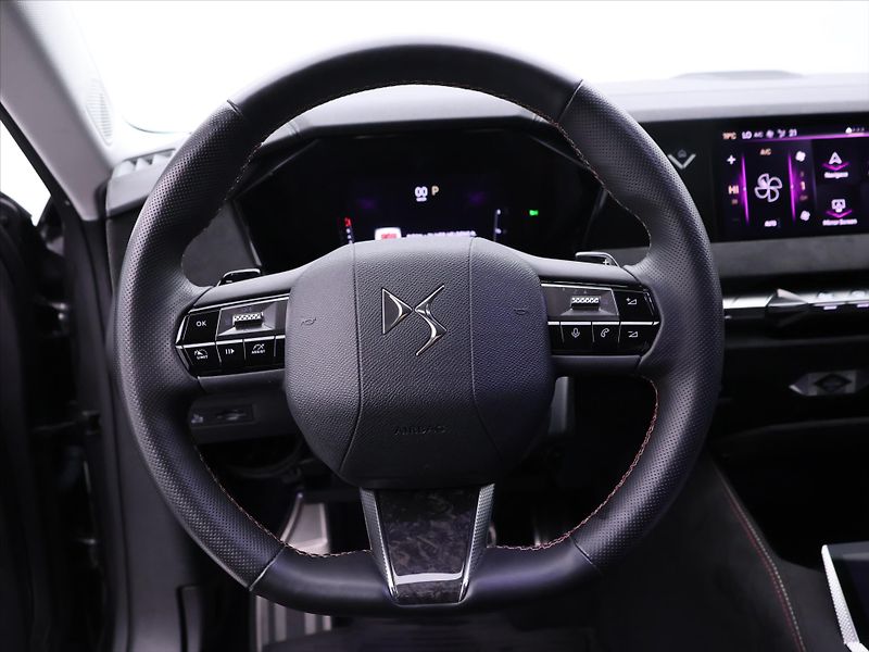 DS Automobiles DS4 1,6 PureTech 165kW Aut. CZ - fotka 18 z 37